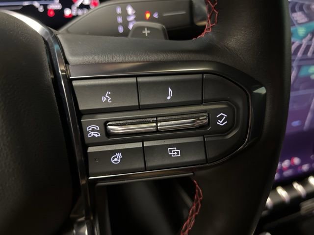 Used 2025 GMC Yukon XL AT4 Ultimate image 35