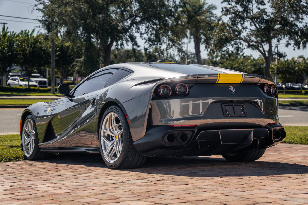 Used 2019 Ferrari 812 Superfast RWD image 3