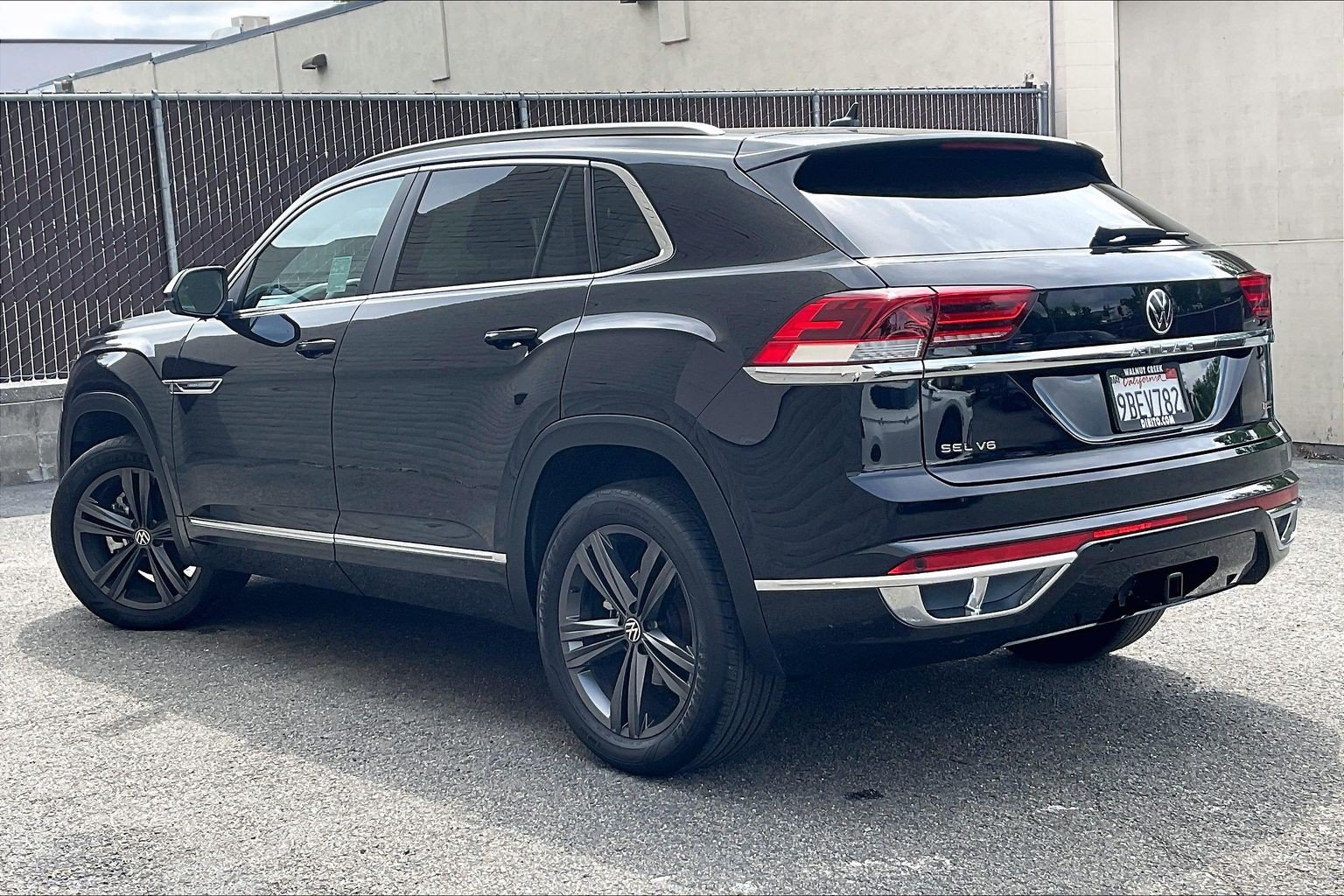 Certified 2022 Volkswagen Atlas Cross Sport SEL R-Line AWD/4WD image 10