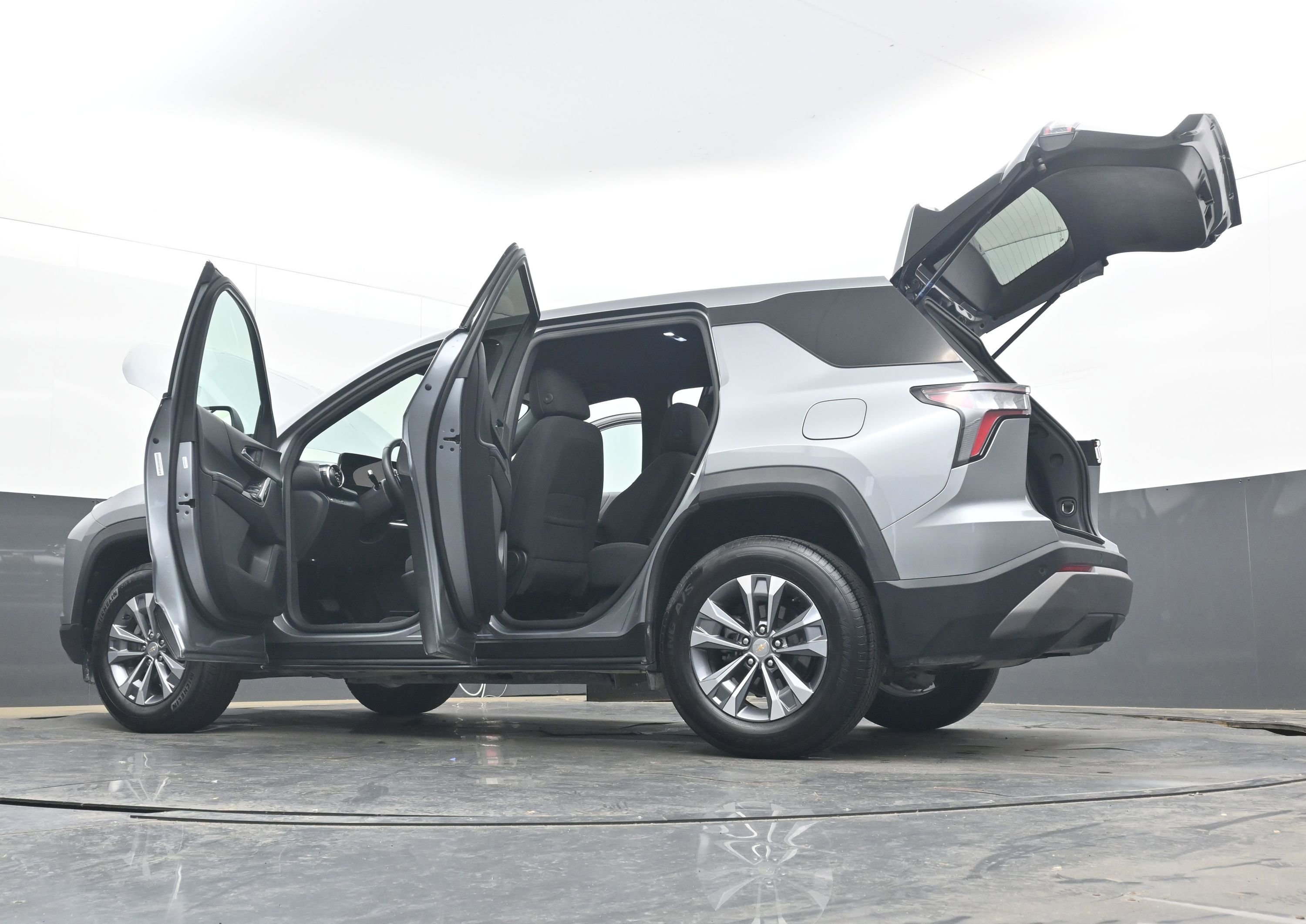 Used 2025 Chevrolet Equinox LT AWD/4WD image 40