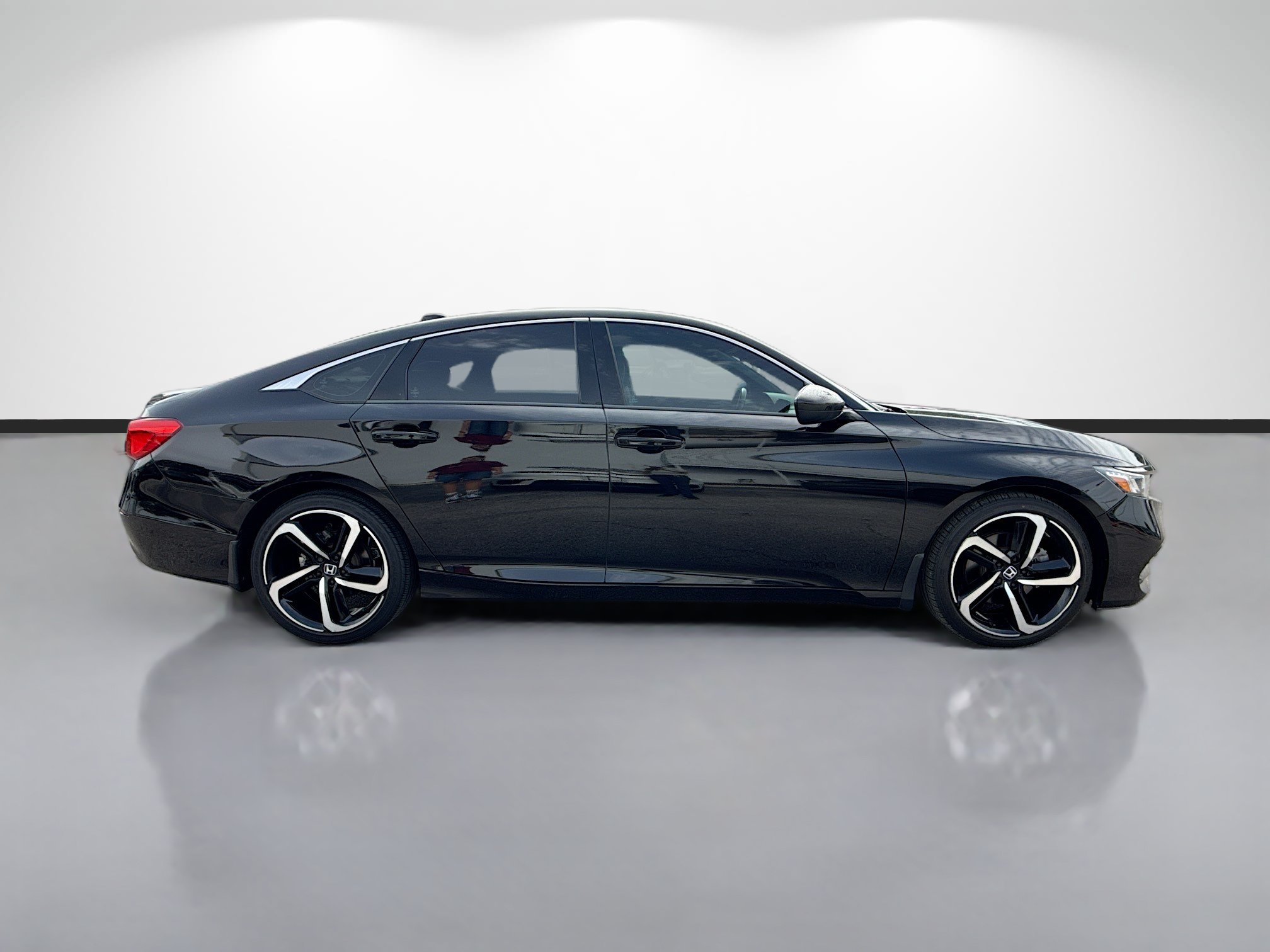 Used 2020 Honda Accord Sport image 2