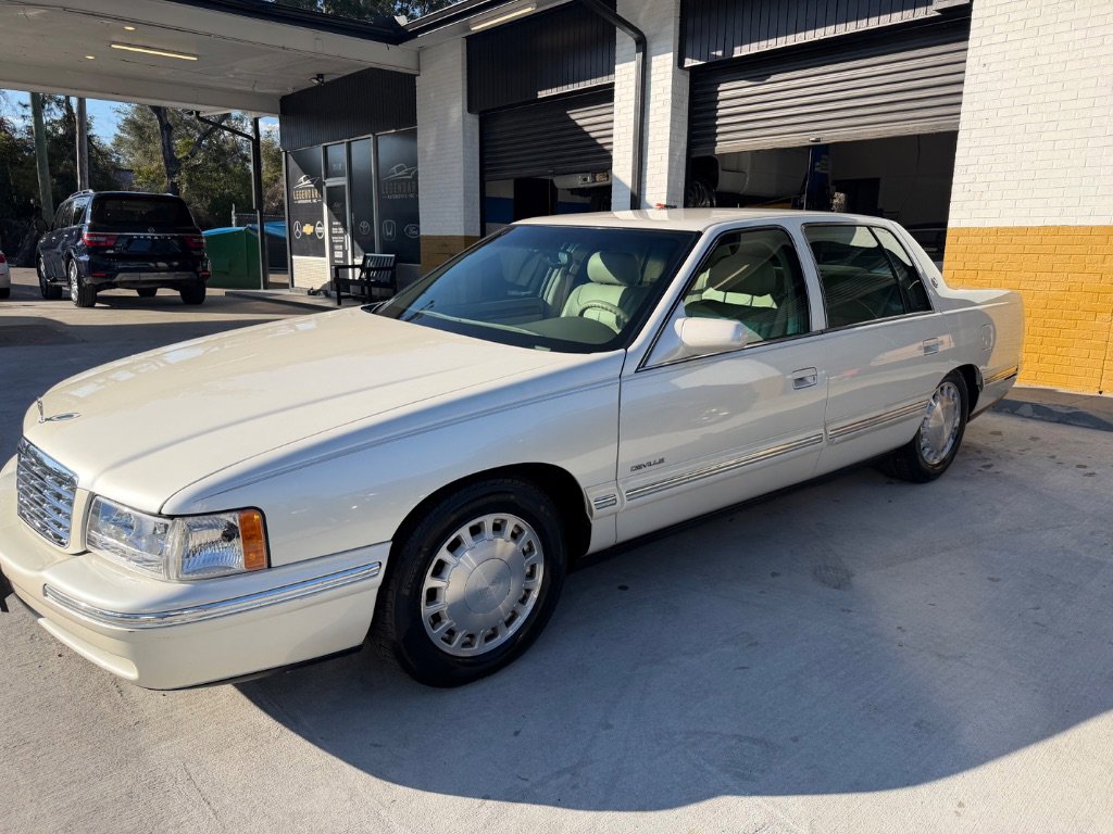 Used 1999 Cadillac De Ville Base image 1