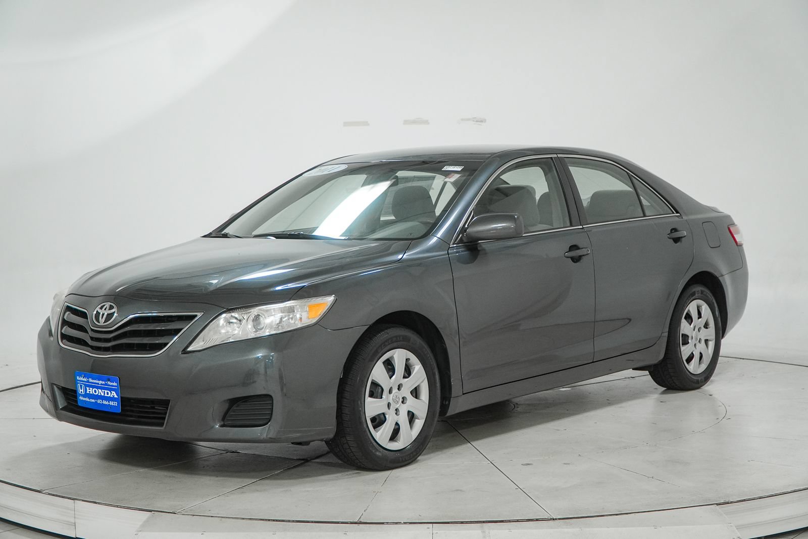 Used 2011 Toyota Camry LE FWD image 4