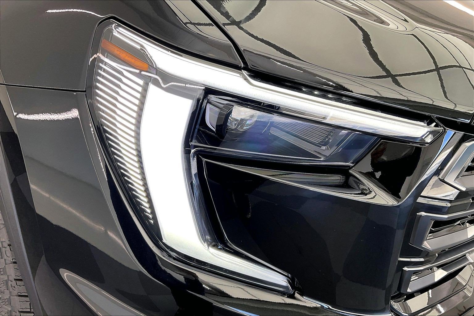 New 2026 GMC Acadia AT4 w/ LPO, Floor Liner Package AWD/4WD image 15