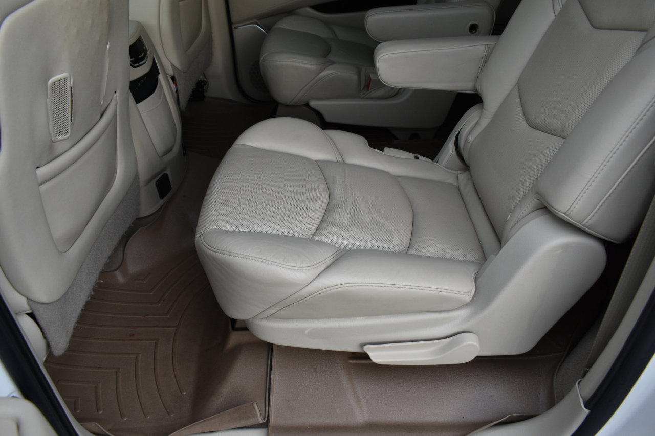 Used 2020 Cadillac Escalade ESV Premium Luxury image 26