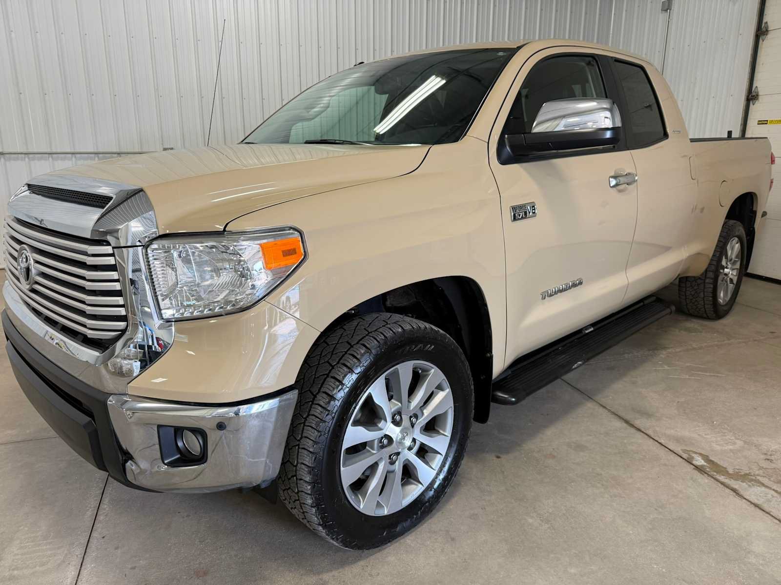 Used 2017 Toyota Tundra Limited w/ Limited Premium Package AWD/4WD image 6
