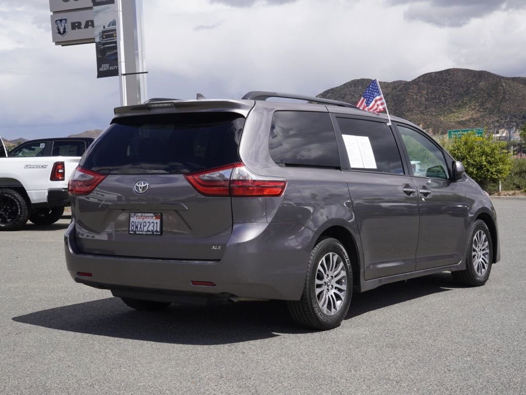 Used 2020 Toyota Sienna XLE image 4