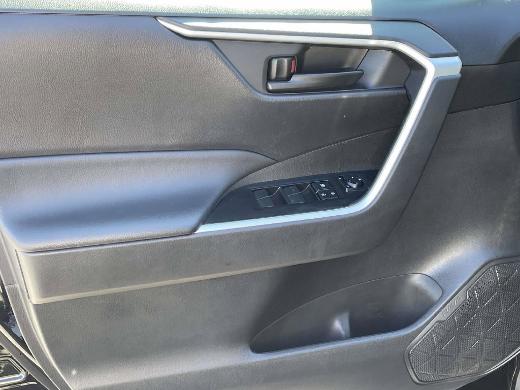 Used 2025 Toyota RAV4 LE FWD image 23