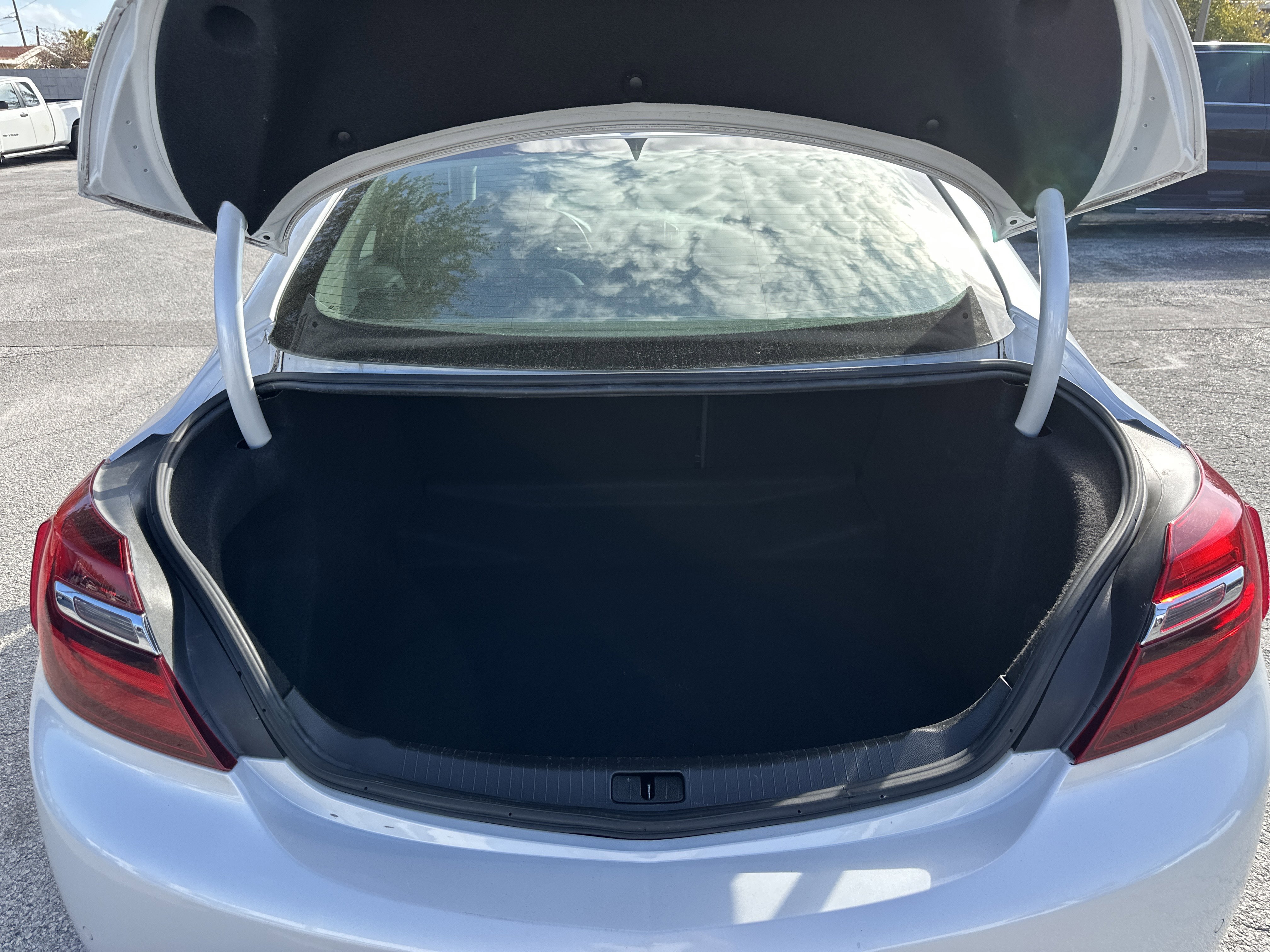 Used 2016 Buick Regal Premium image 11