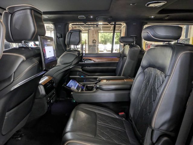 Used 2022 Jeep Grand Wagoneer Series III w/ Rear Seat Video Group 1 AWD/4WD image 15
