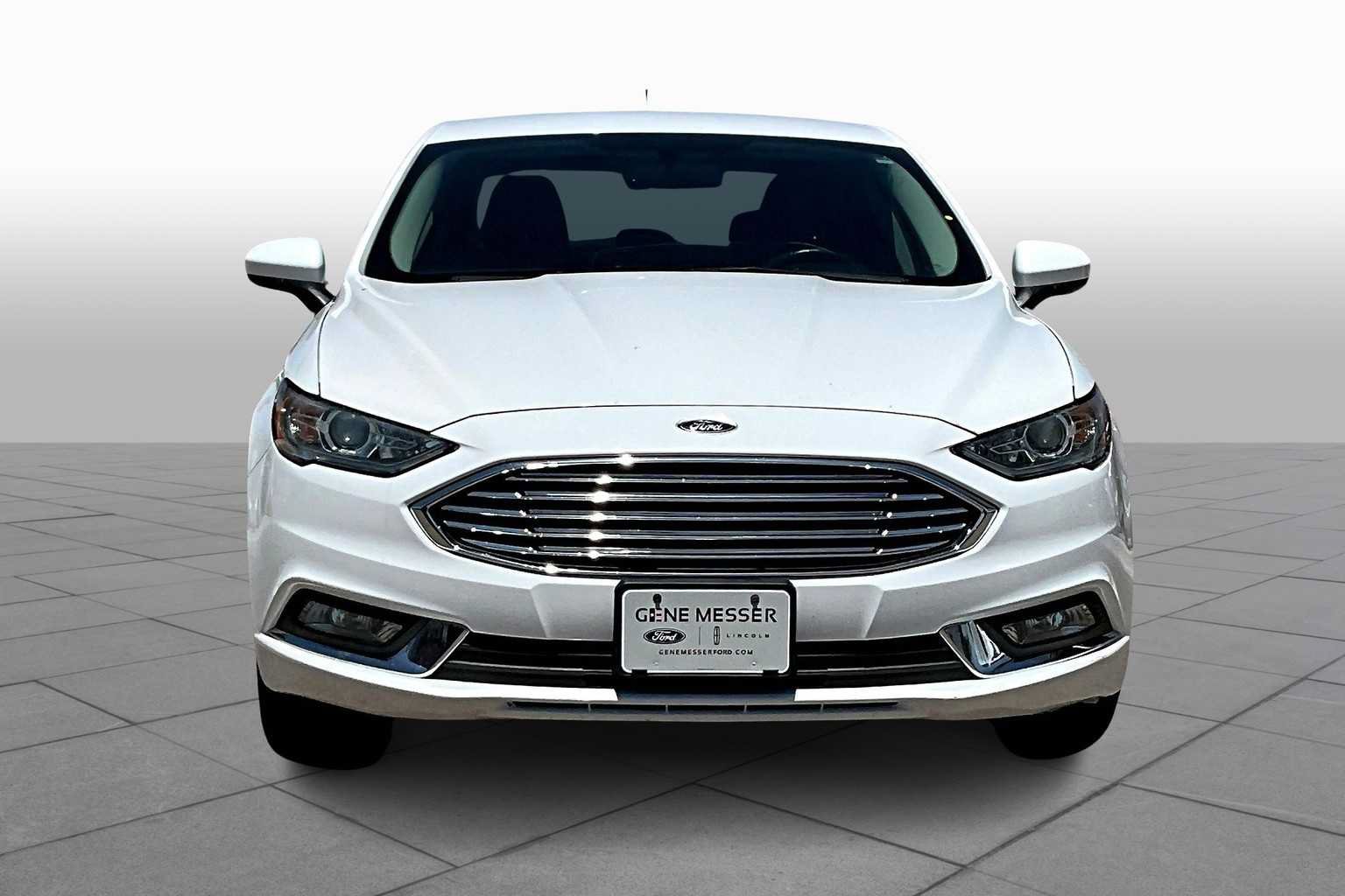 Used 2017 Ford Fusion SE w/ Equipment Group 201A FWD image 4