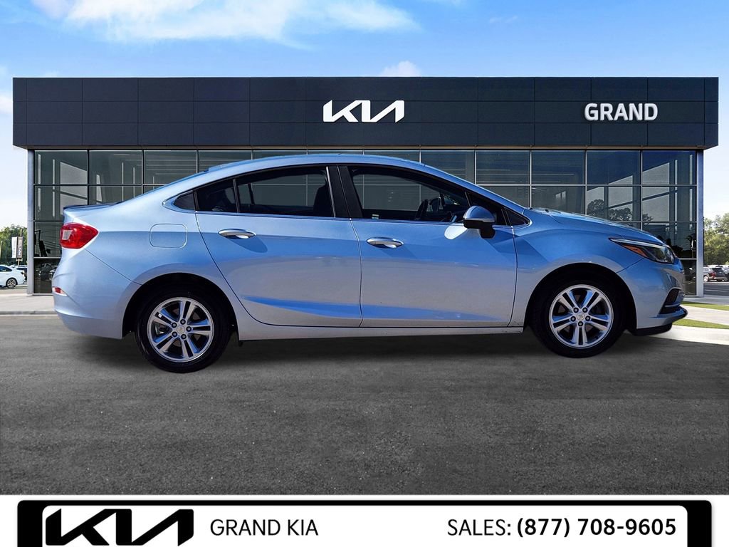 Used 2017 Chevrolet Cruze LT