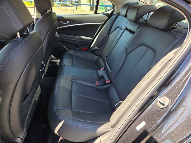 Used 2025 Genesis G70 2.5T RWD image 12