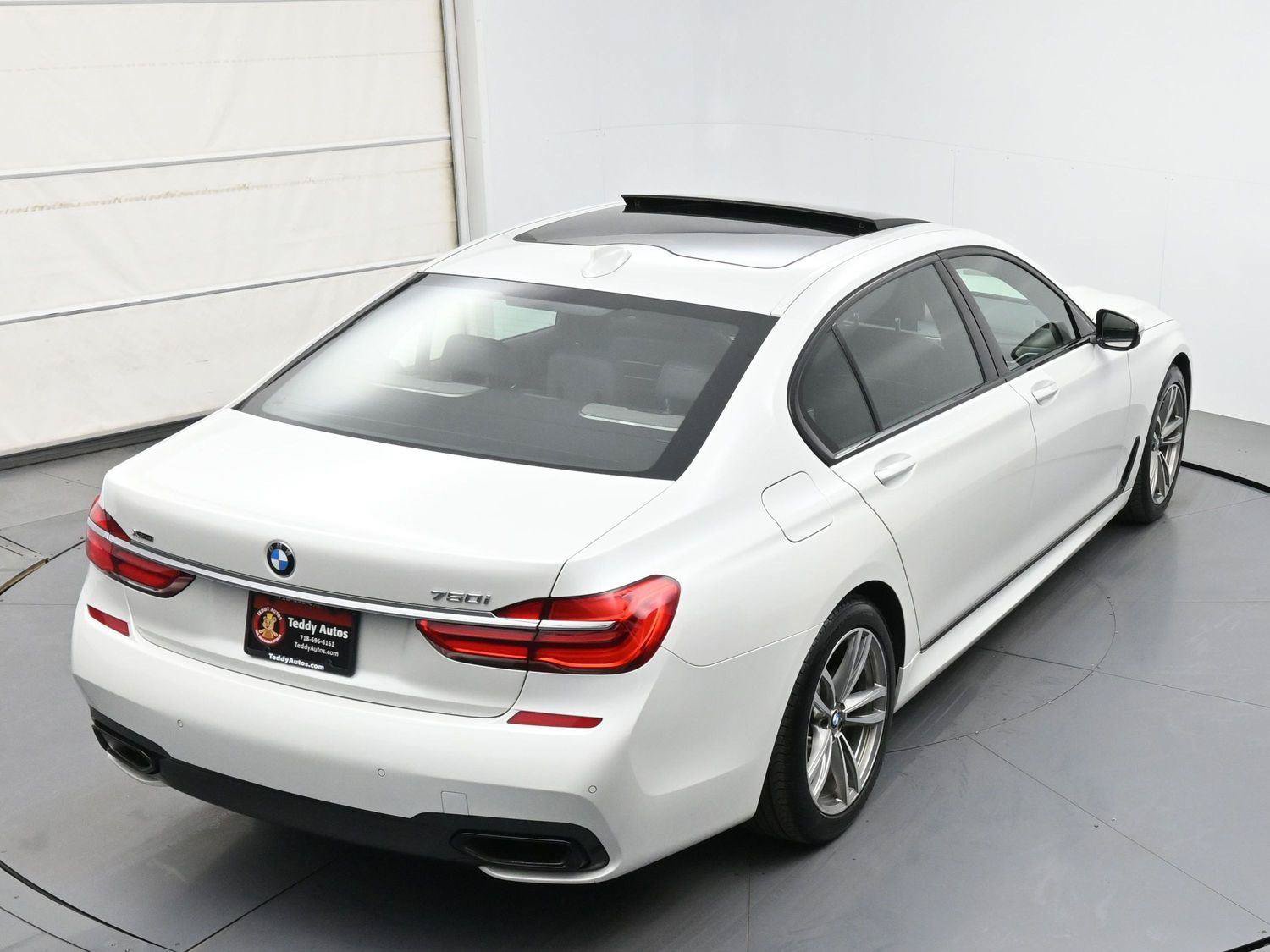 Used 2019 BMW 750i xDrive w/ M Sport Package AWD/4WD image 34