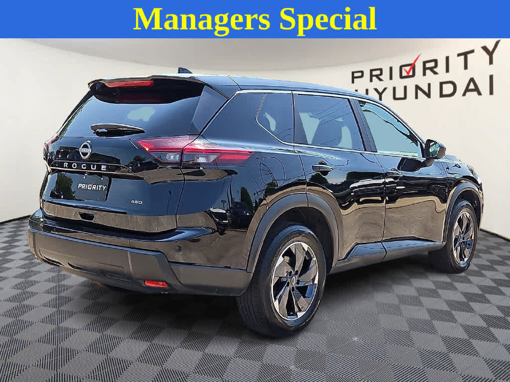 Used 2025 Nissan Rogue SV AWD/4WD image 4
