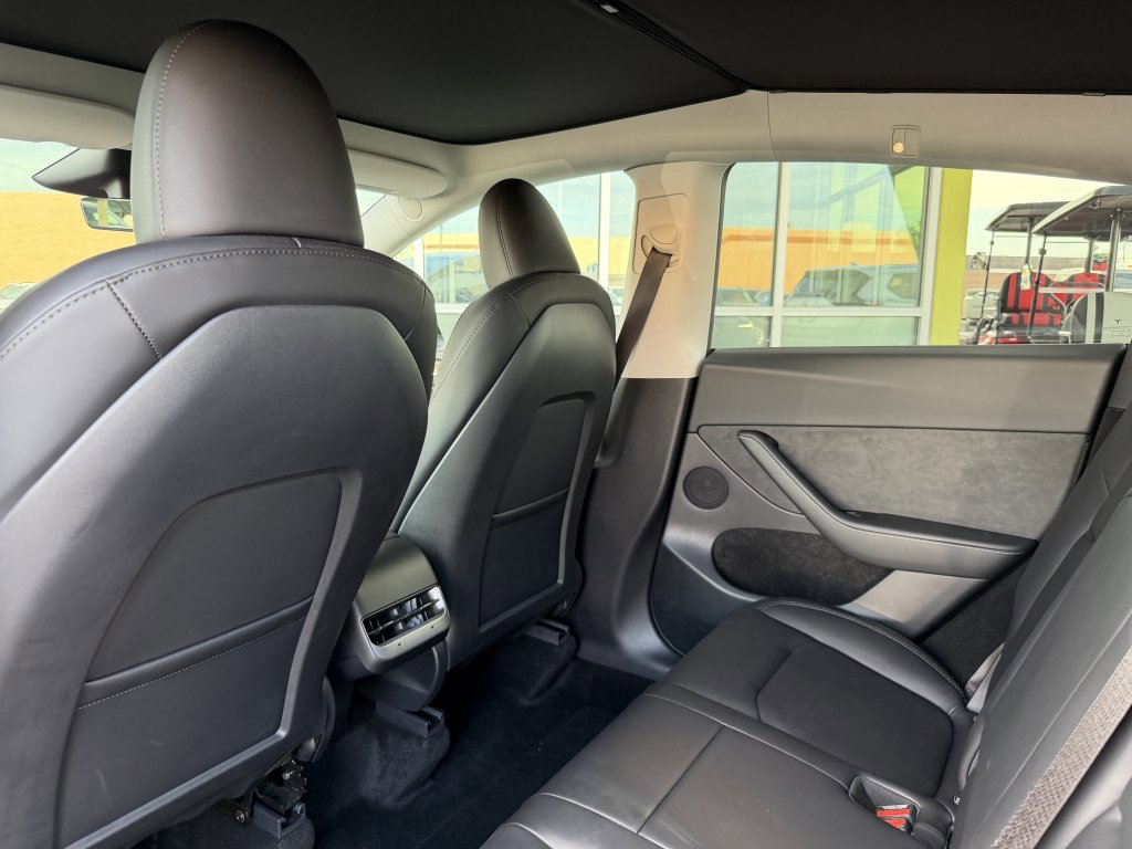 Used 2024 Tesla Model Y 2WD image 33