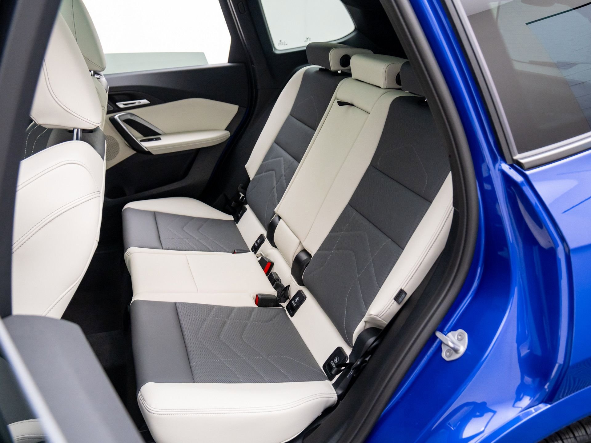 New 2026 BMW X1 xDrive28i w/ Technology Package AWD/4WD image 18