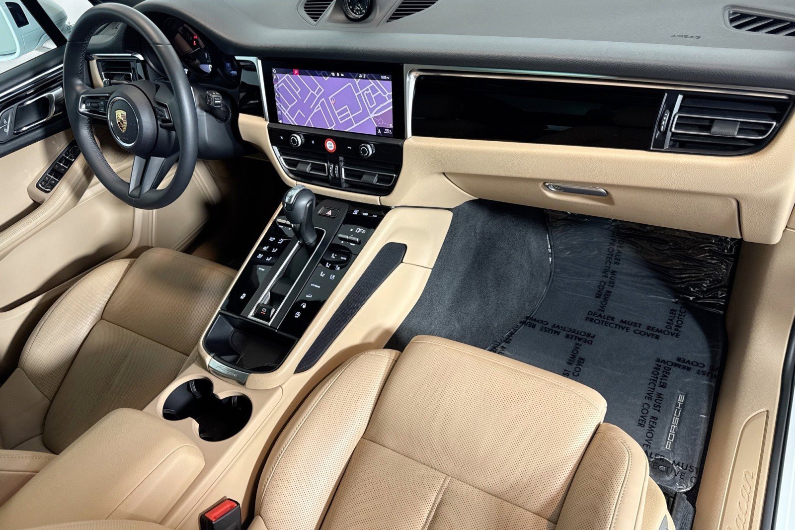 Used 2024 Porsche Macan w/ Premium Plus Package image 28