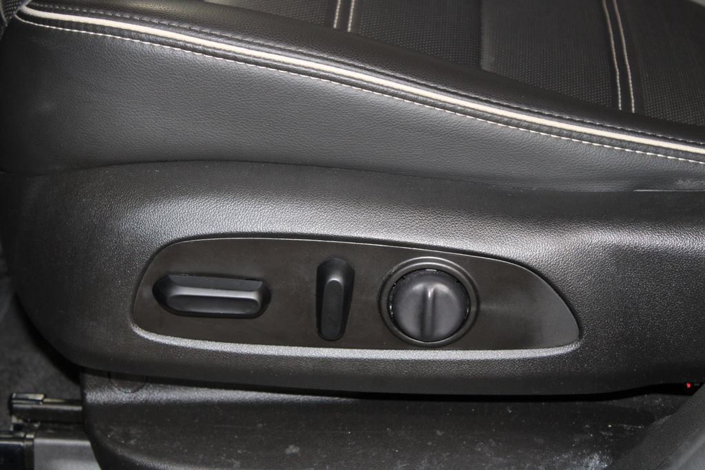 Used 2021 GMC Acadia Denali w/ Denali Technology Package FWD image 18