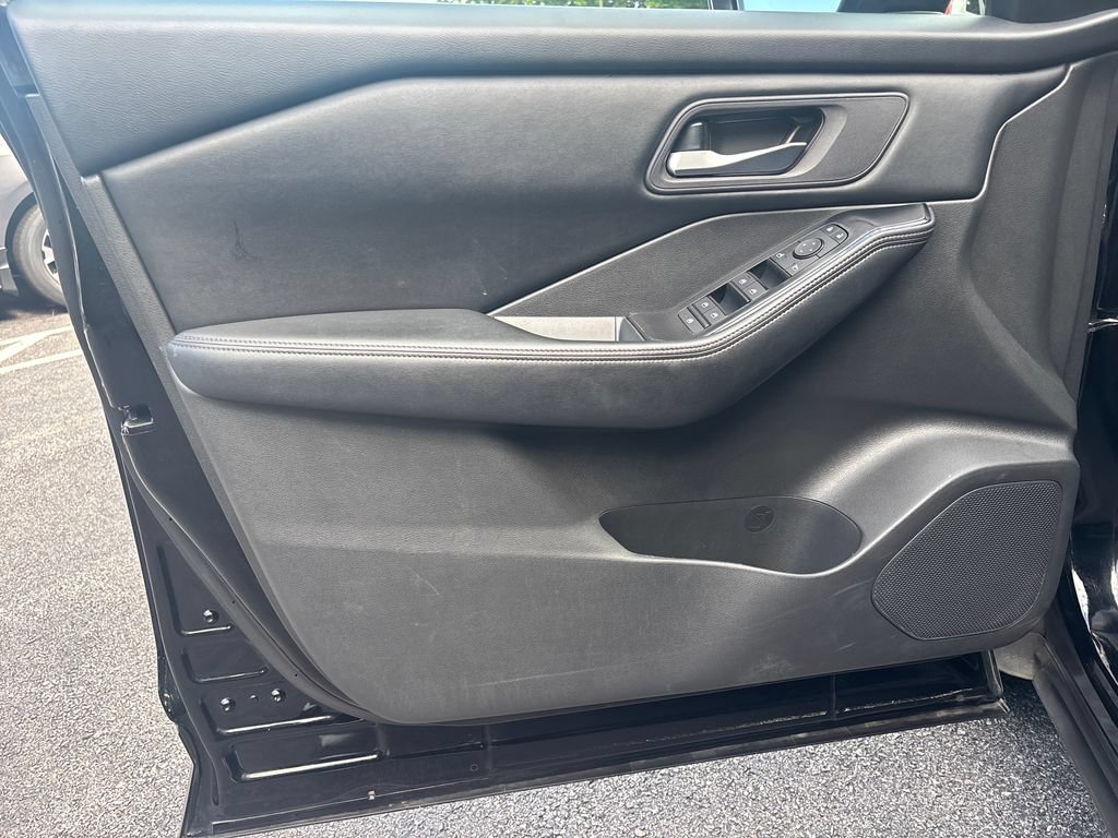 Used 2024 Nissan Rogue SV AWD/4WD image 18
