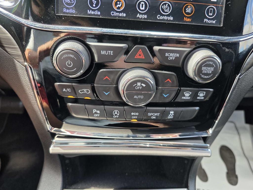 Used 2019 Jeep Grand Cherokee Altitude RWD image 11