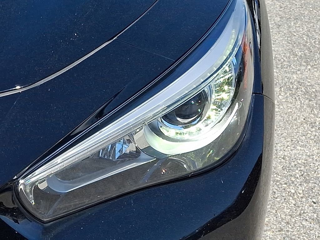 Used 2018 INFINITI Q50 Luxe w/ Essential Package (3.0T Luxe) AWD/4WD image 9