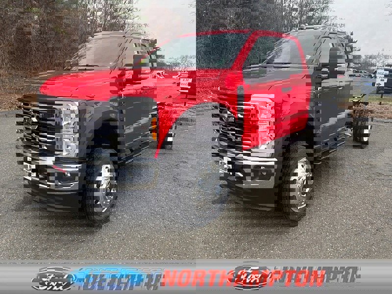 New 2025 Ford F550 4x4 SuperCab Super Duty w/ XLT Value Package image 1
