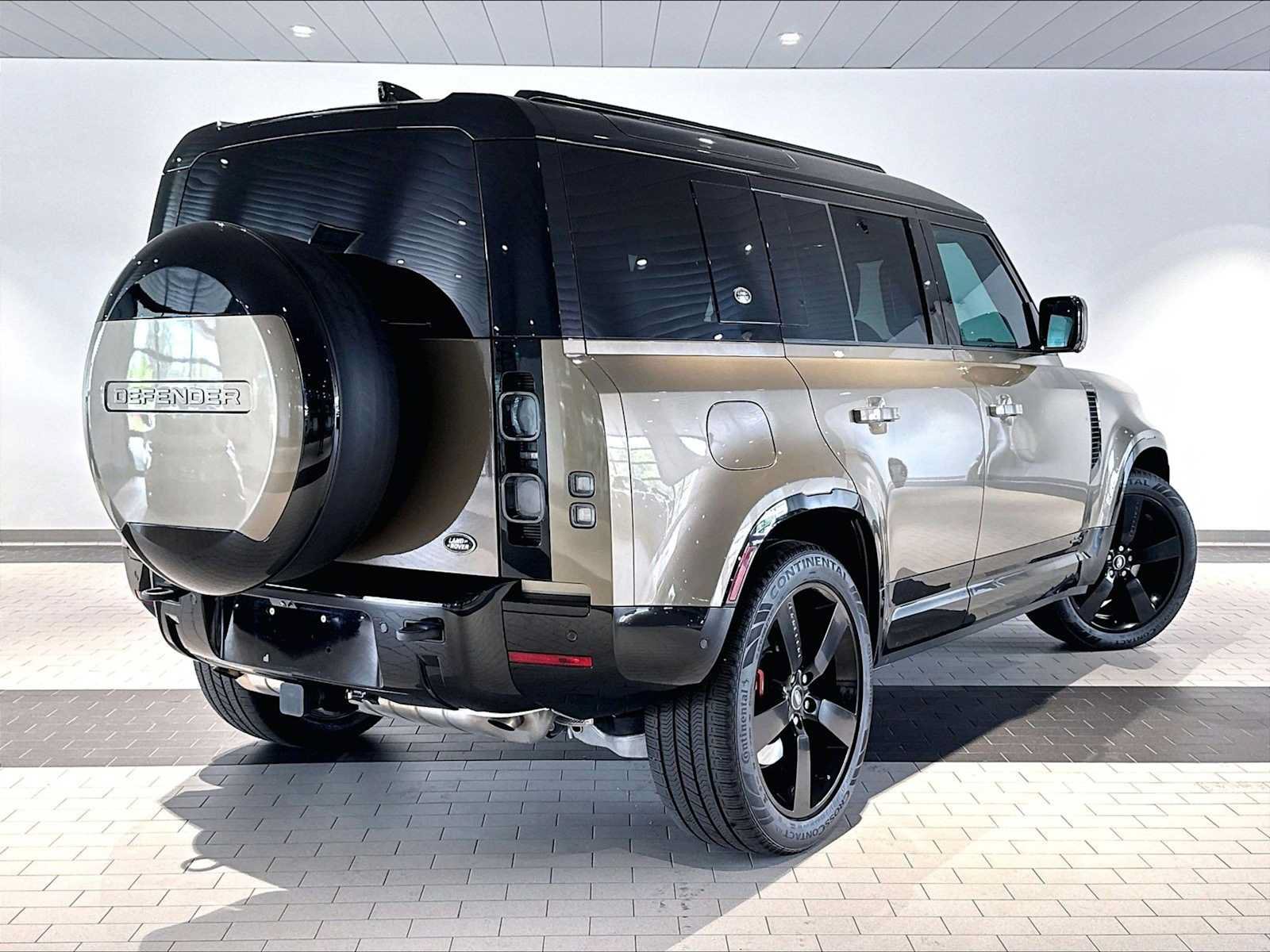 Used 2023 Land Rover Defender 110 X AWD/4WD image 10