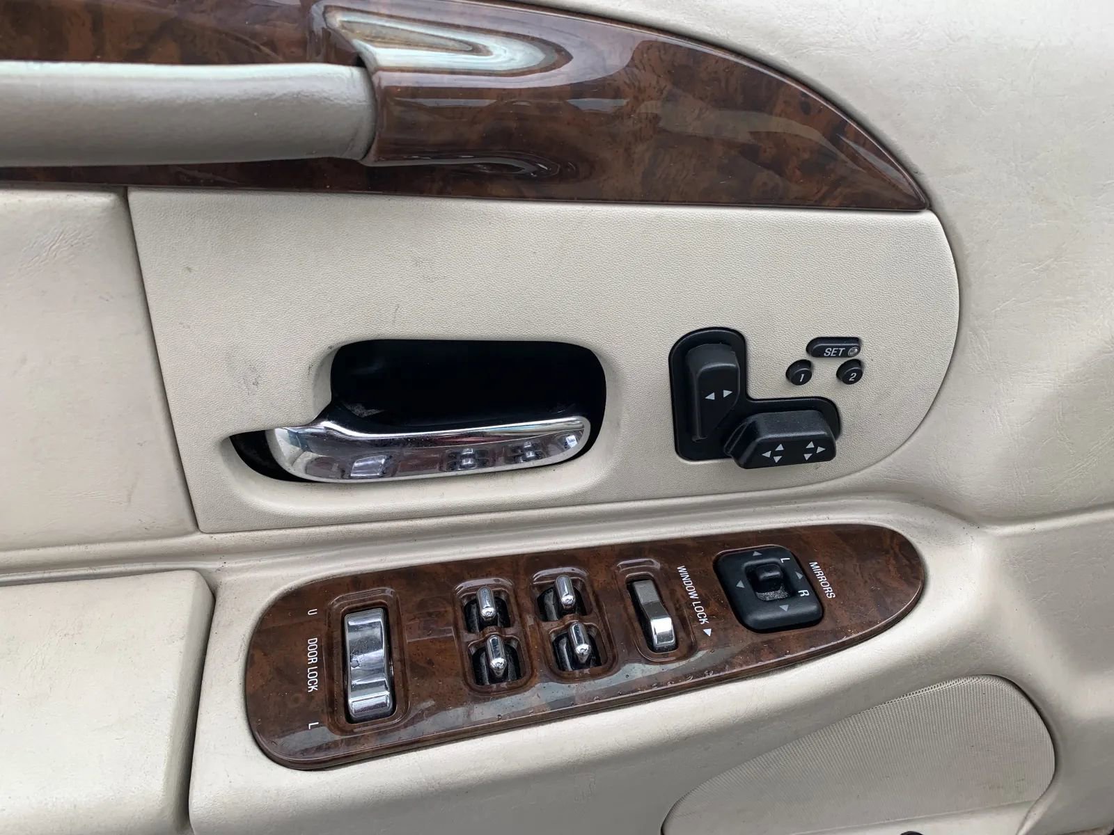 Used 2002 Lincoln Town Car Signature image 16