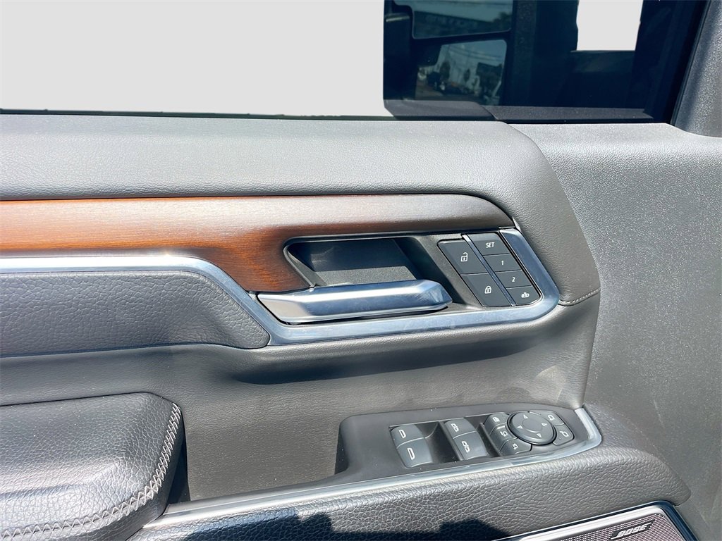 Used 2024 GMC Sierra 2500 Denali w/ Denali Reserve Package image 9