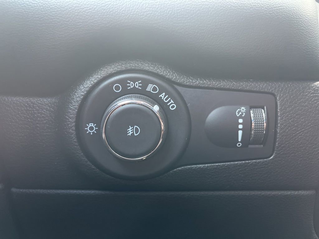 Used 2023 Dodge Durango GT image 35