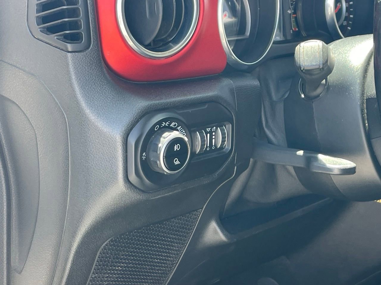 Used 2020 Jeep Gladiator Rubicon AWD/4WD image 5