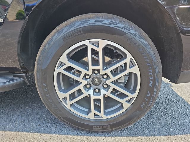 Used 2025 Ford Expedition Max Active AWD/4WD image 9
