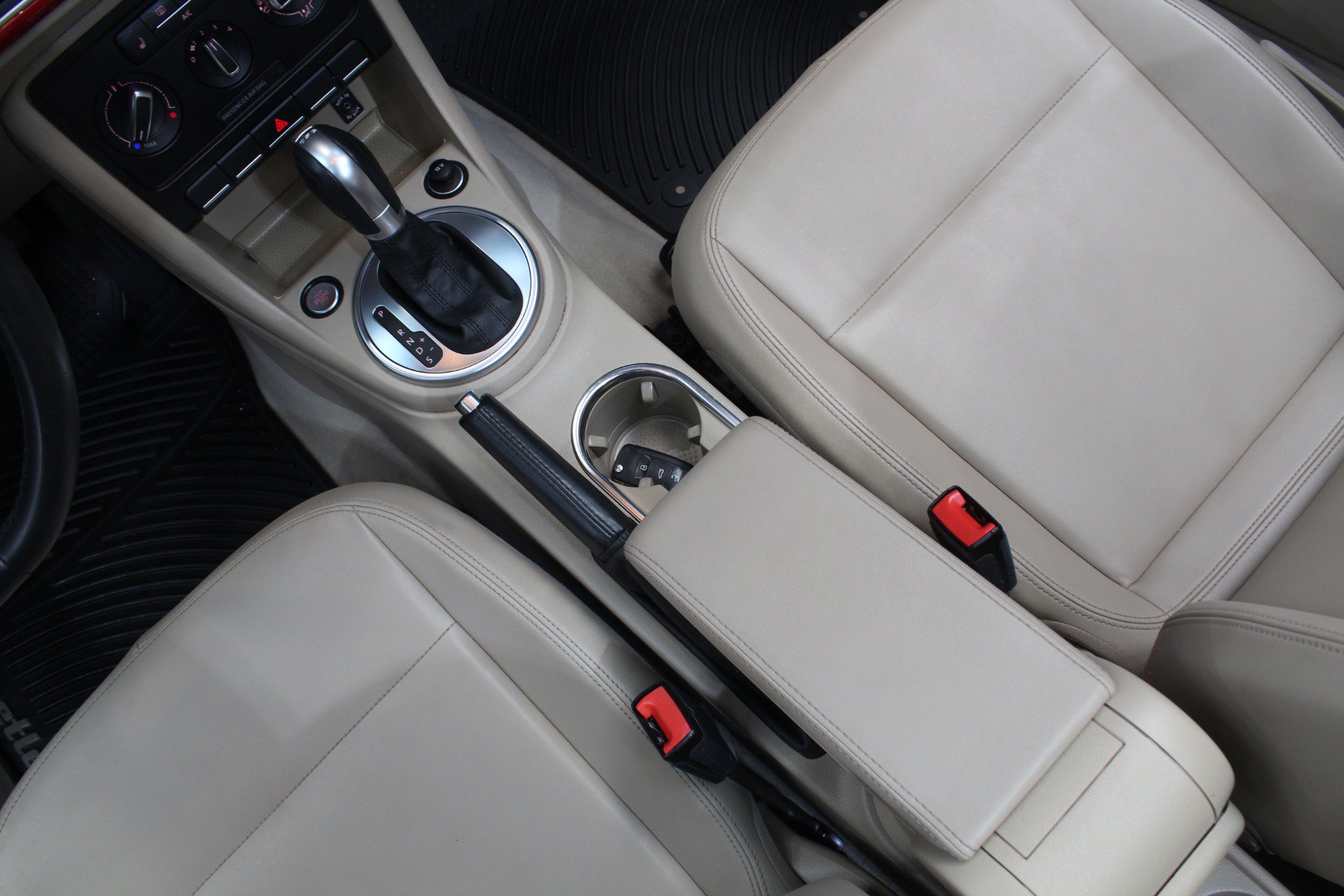 Used 2014 Volkswagen Beetle TDI FWD image 44