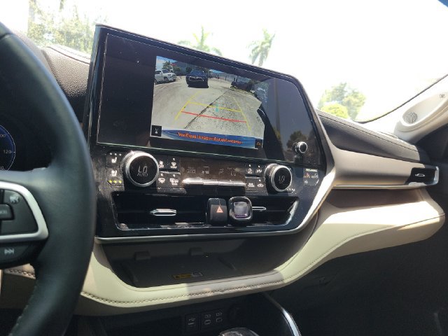 Used 2025 Toyota Highlander Limited FWD image 22