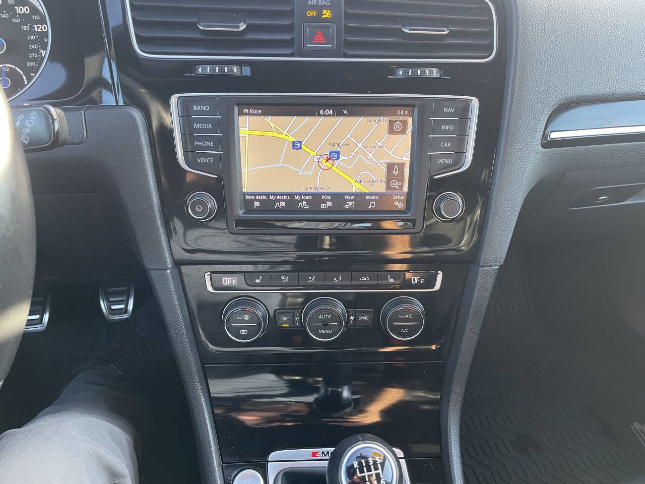 Used 2016 Volkswagen Golf 4-Door image 25