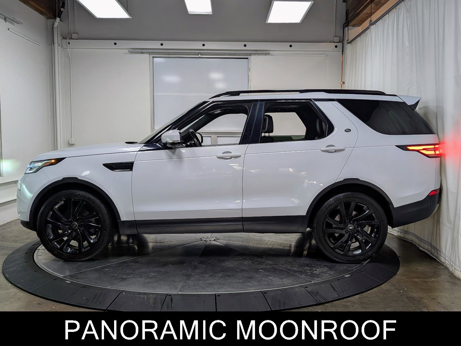 Used 2017 Land Rover Discovery HSE image 5