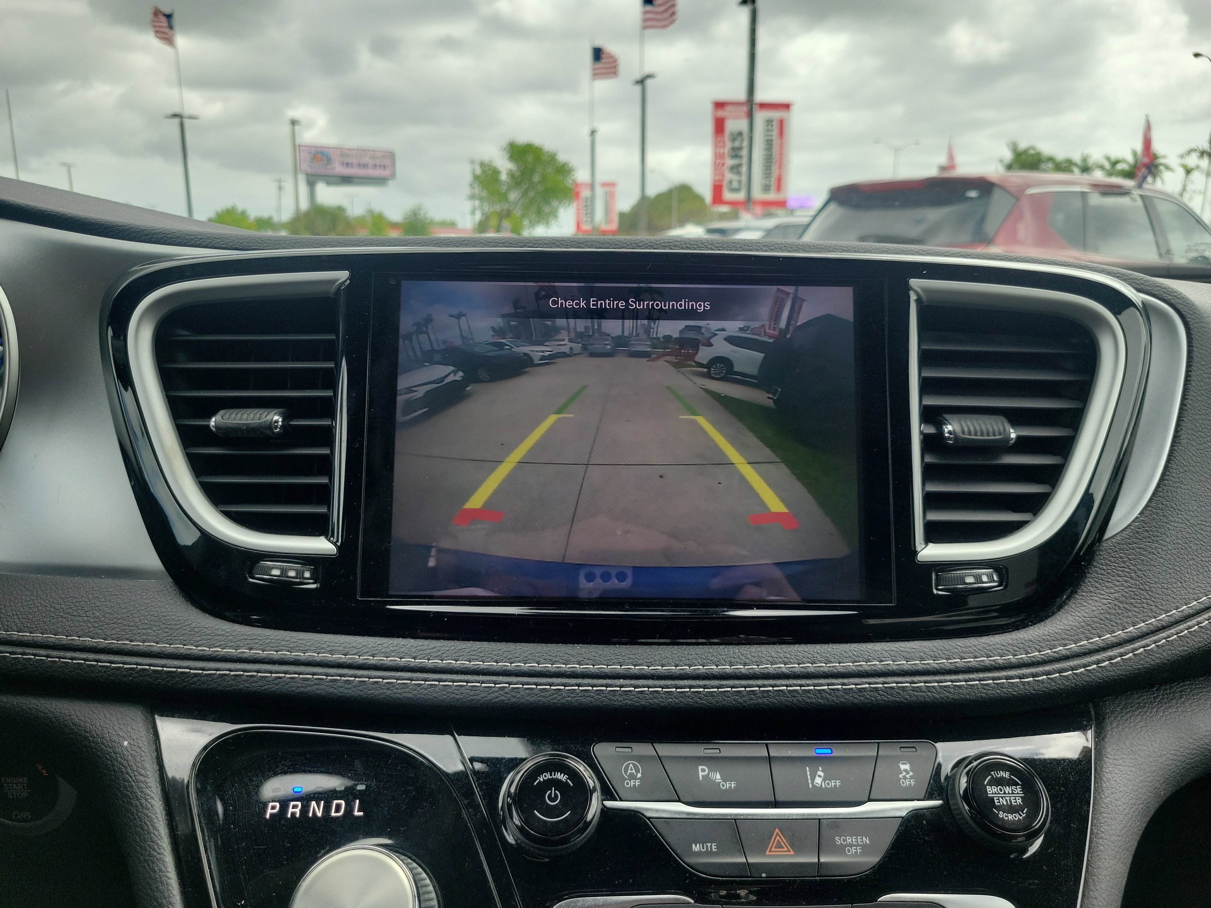 Used 2021 Chrysler Pacifica Touring-L w/ Uconnect Theater Family Group image 28