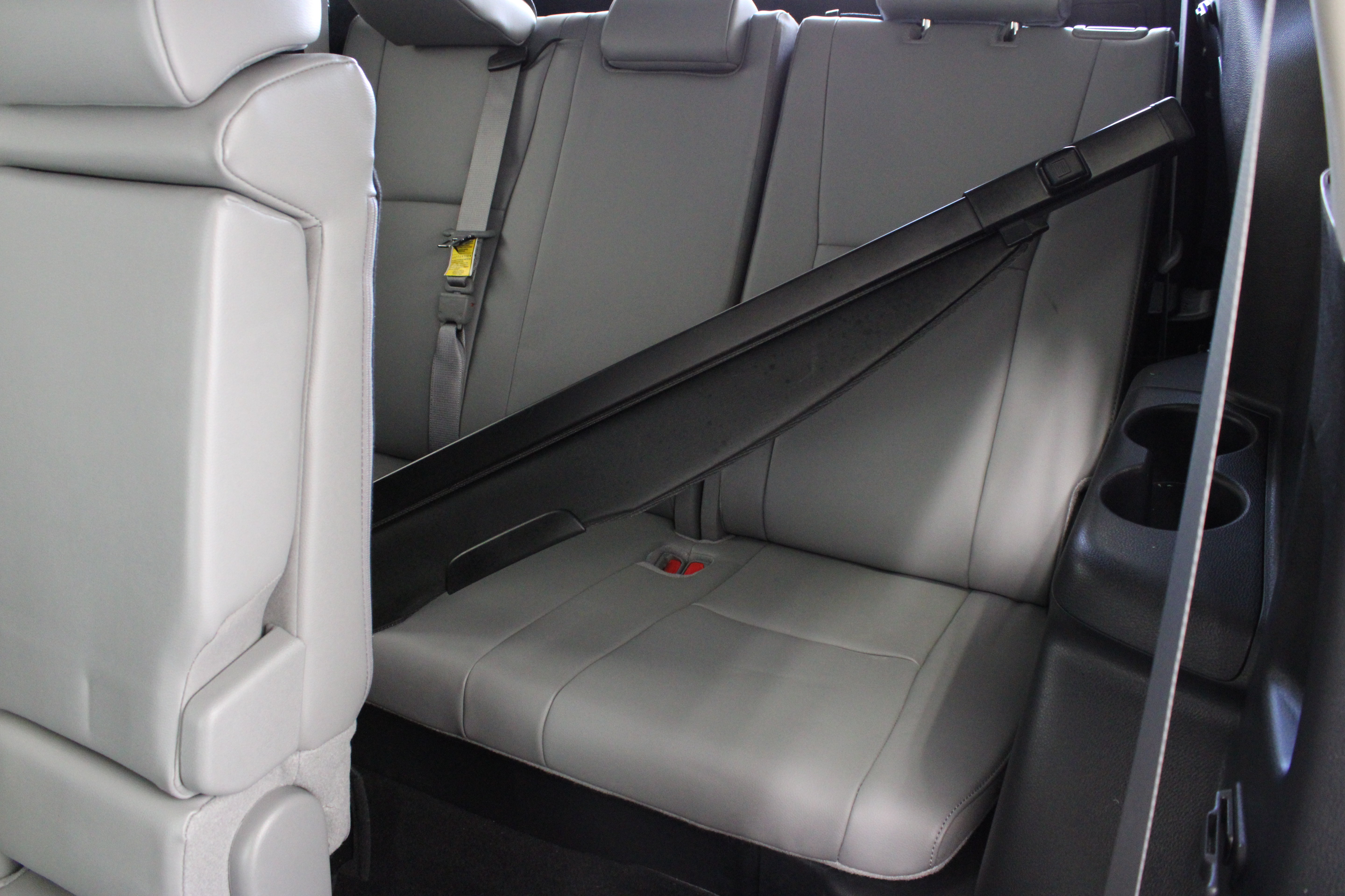 Used 2024 Toyota Highlander Limited FWD image 34