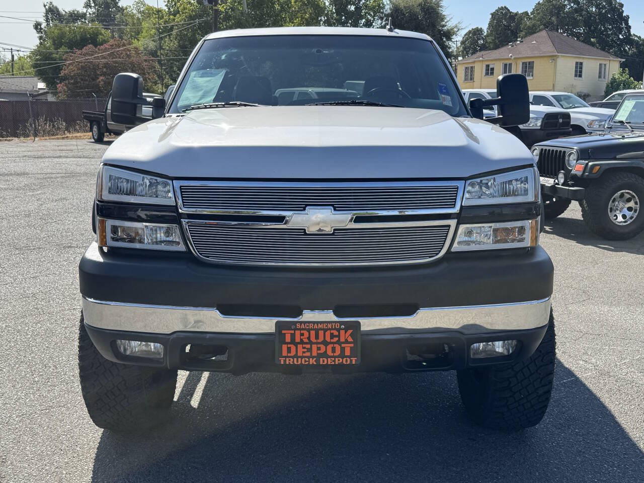 Used 2007 Chevrolet Silverado 2500 LT w/ Onstar Plus Package AWD/4WD image 2