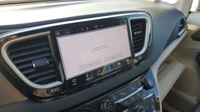 Certified 2024 Chrysler Pacifica Touring-L image 14