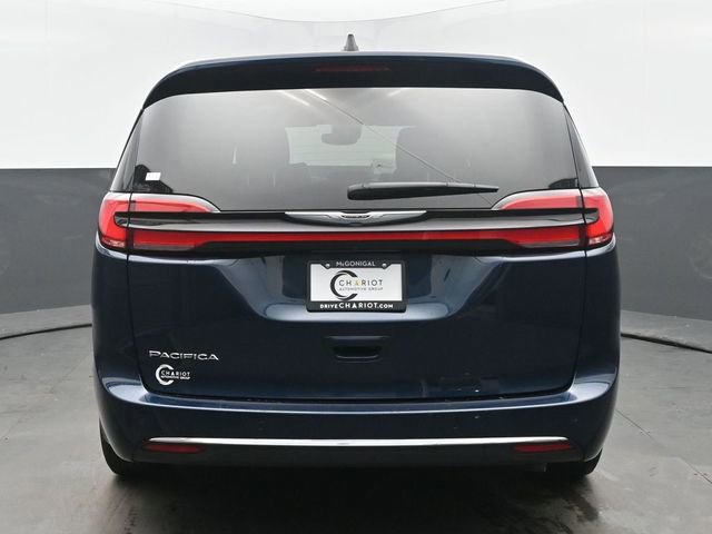 Used 2025 Chrysler Pacifica Select FWD image 5
