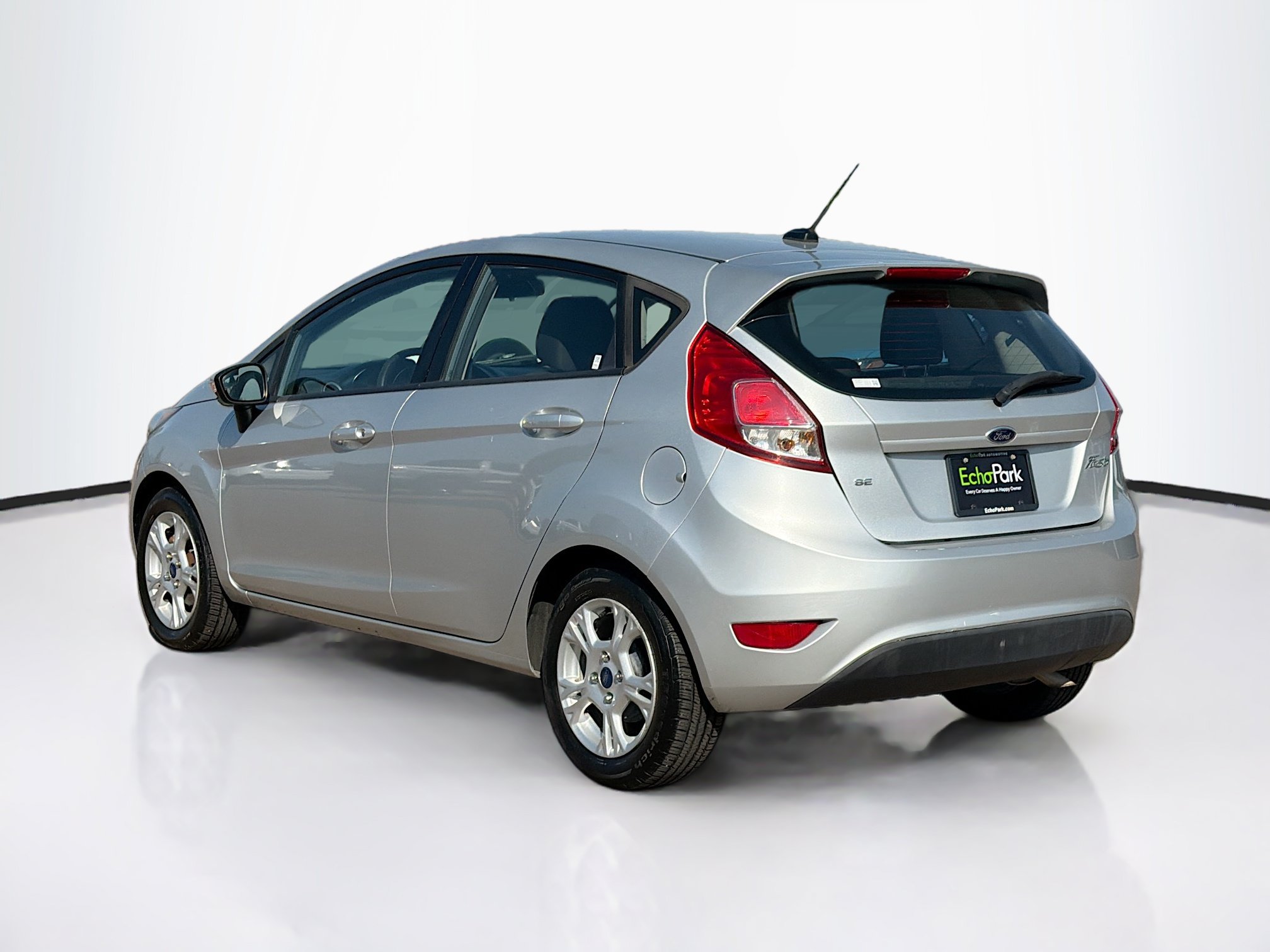 Used 2015 Ford Fiesta SE FWD image 5