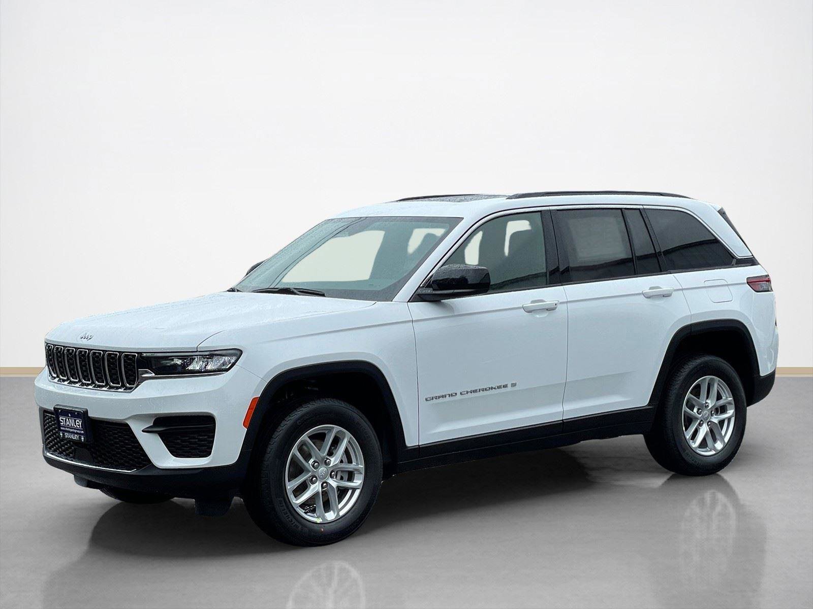New 2025 Jeep Grand Cherokee Laredo X RWD image 3