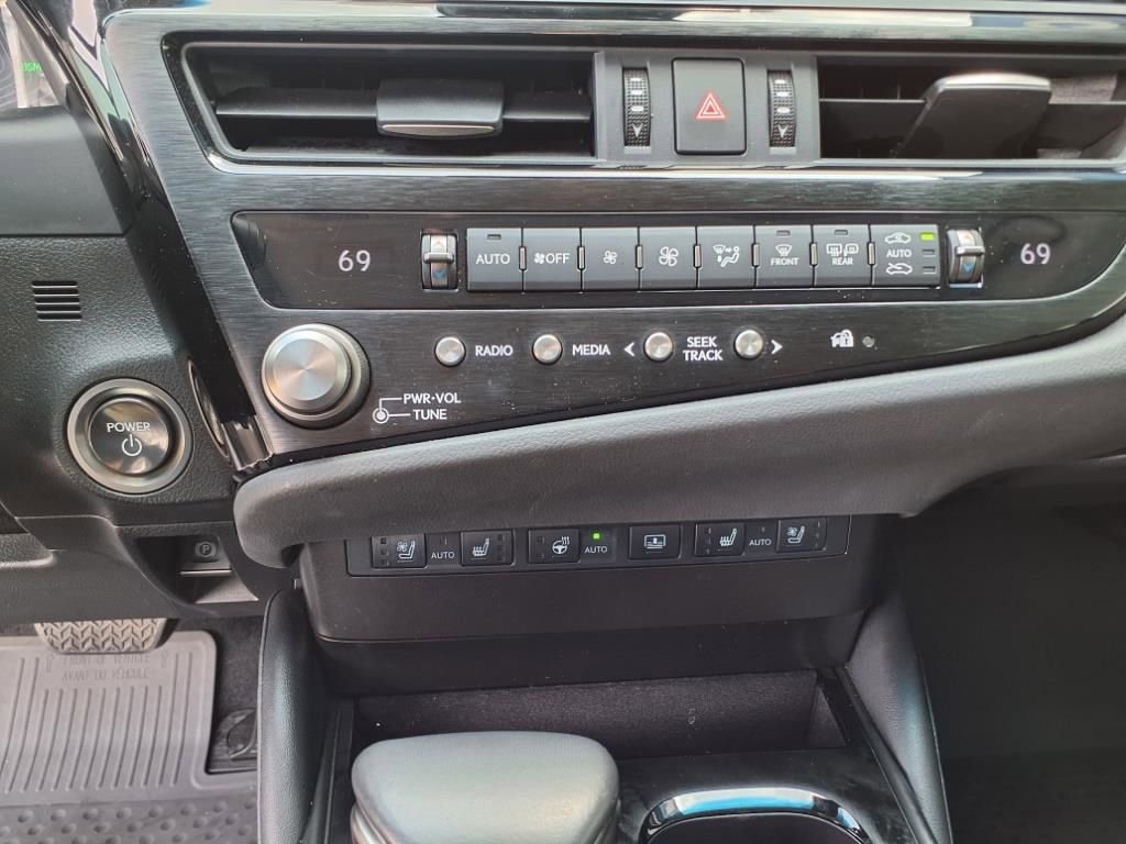 Used 2024 Lexus ES 300h w/ Luxury Package image 14