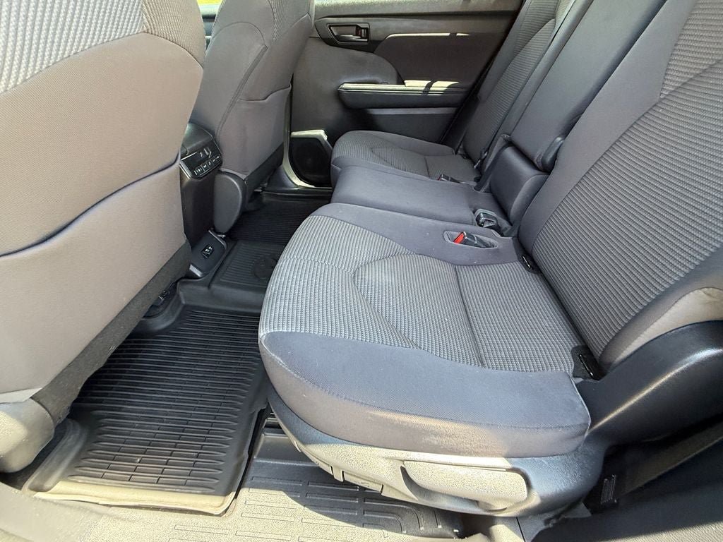 Used 2020 Toyota Highlander L FWD image 13
