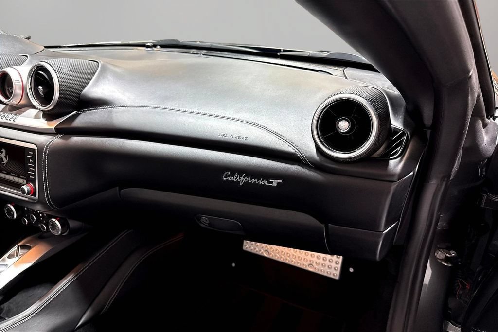 Used 2015 Ferrari California T RWD image 22