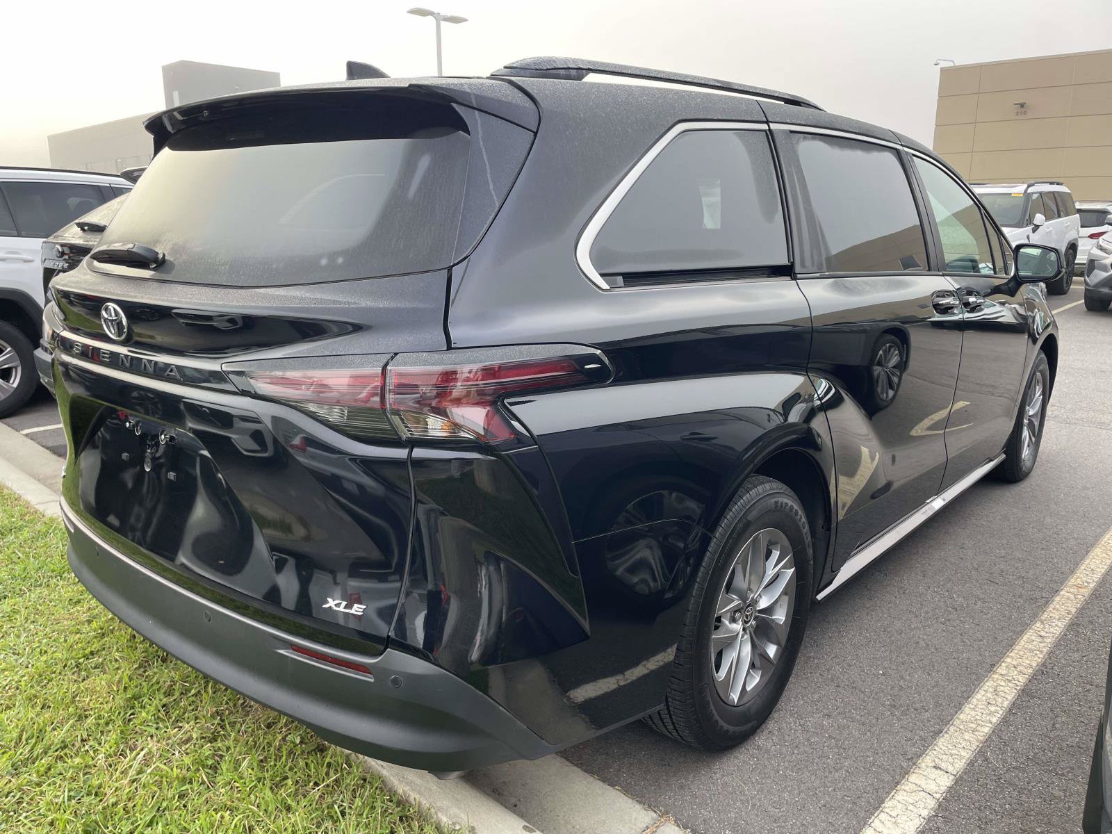Used 2026 Toyota Sienna XLE FWD image 4