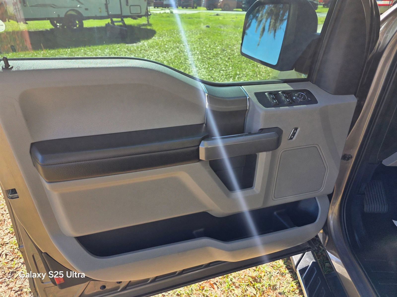 Used 2019 Ford F150 XLT w/ Equipment Group 302A Luxury AWD/4WD image 14