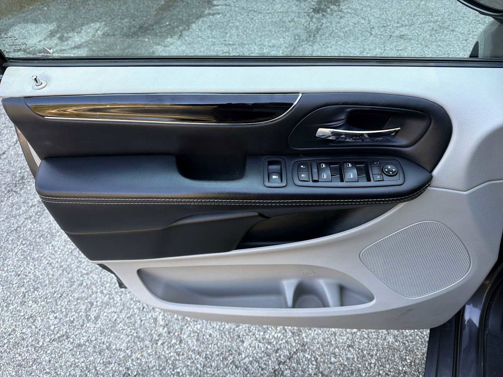 Used 2018 Dodge Grand Caravan SXT FWD image 19